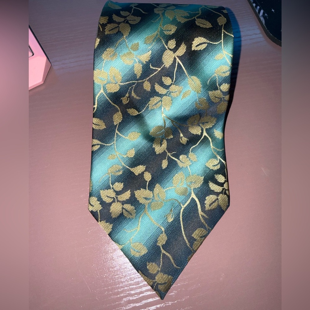 Elegant Green and Gold Floral Men's Tie